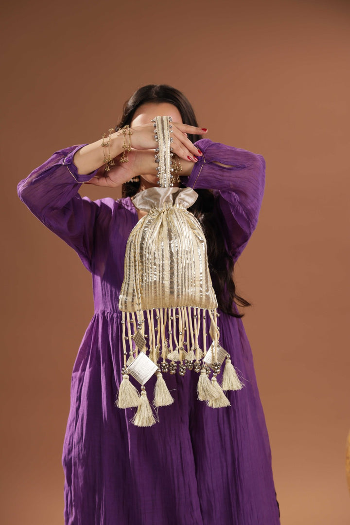 SUNEHRI ZARIYA POTLI
