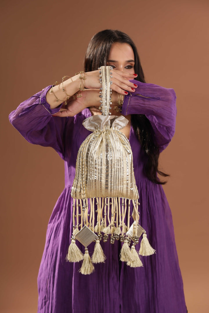 SUNEHRI ZARIYA POTLI