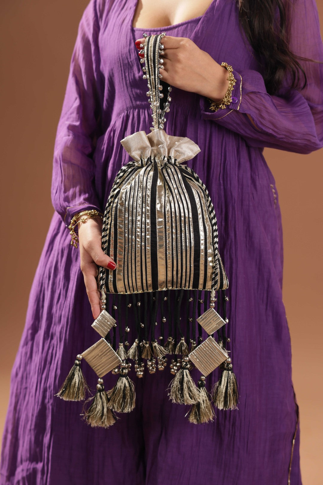 SUNEHRI ZARIYA POTLI