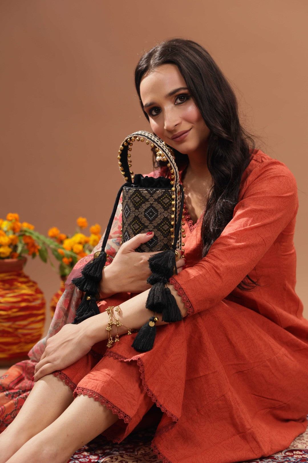 RAJSI BUCKET BAG