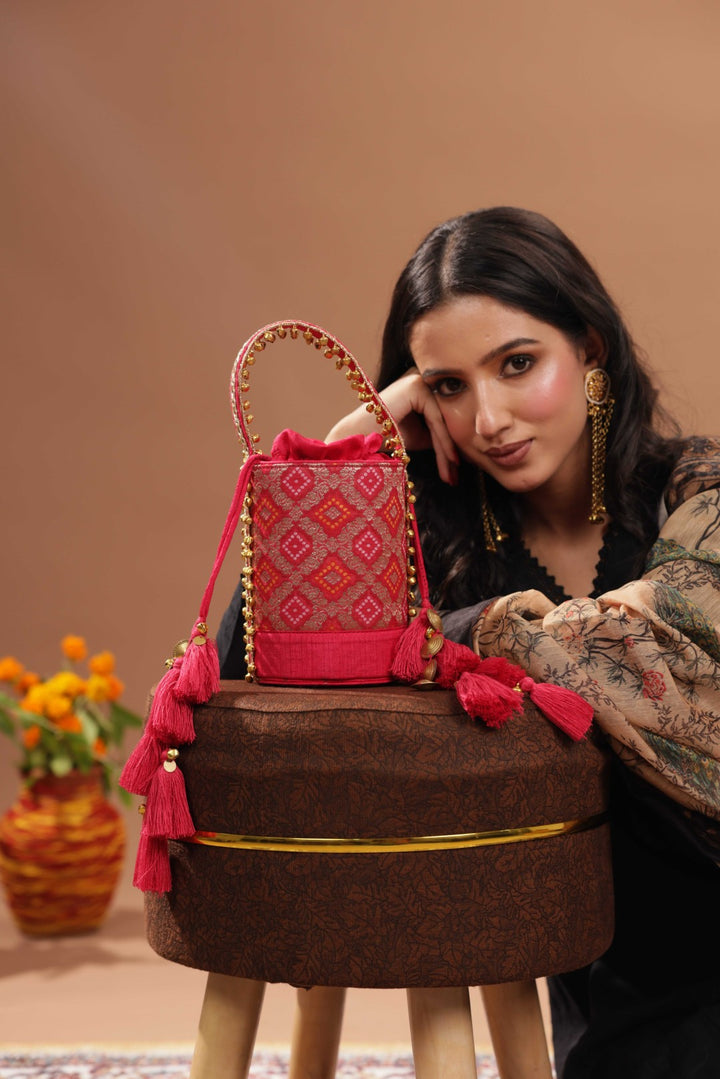 RAJSI BUCKET BAG