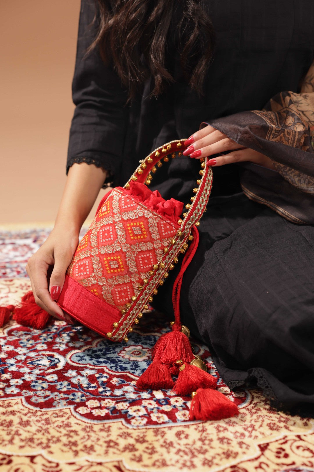 RAJSI BUCKET BAG