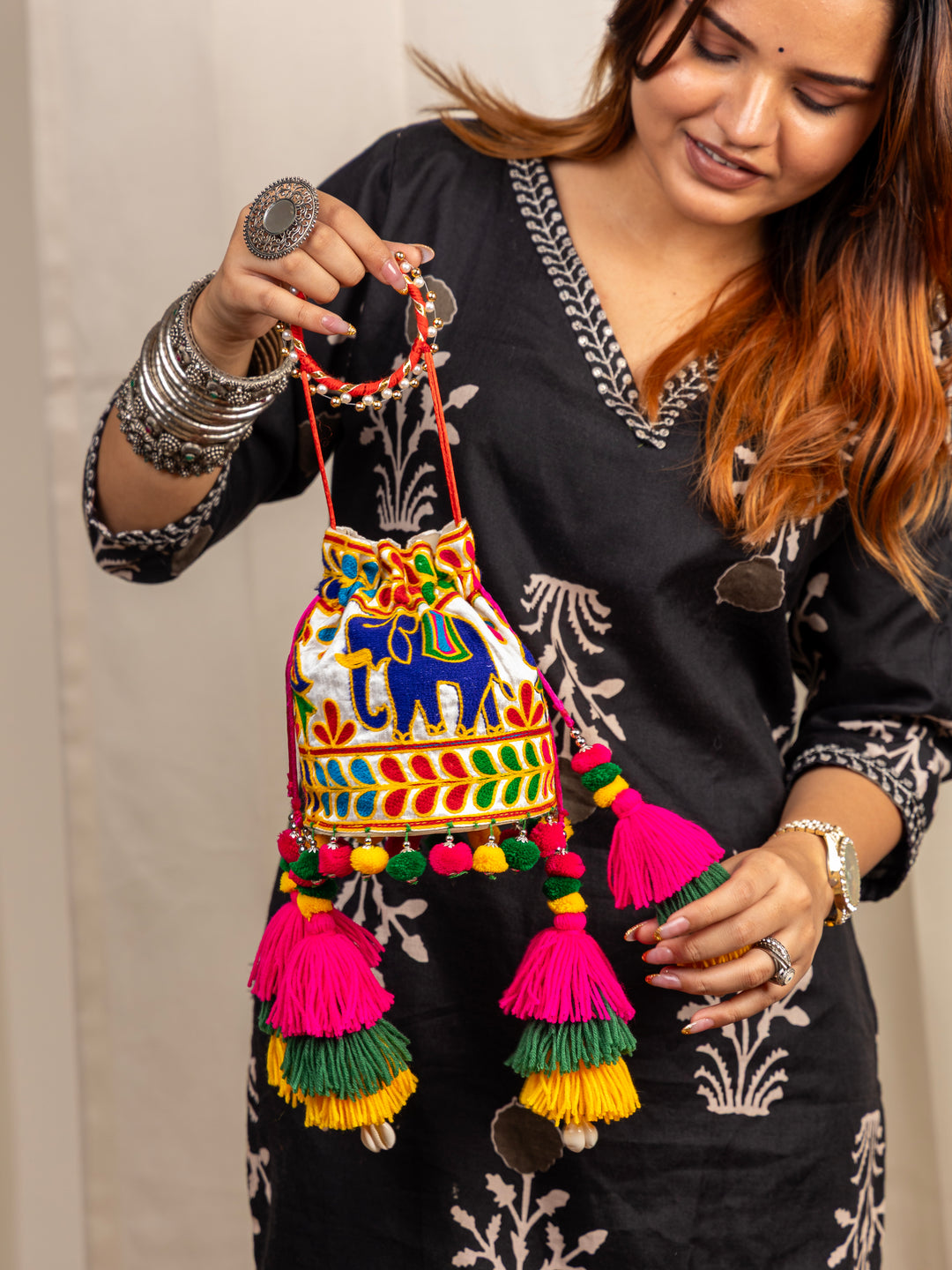 Jhilmil Potli