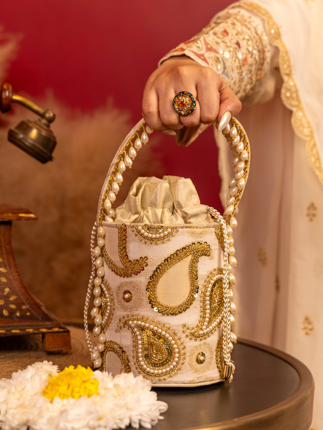 Mehraz Bucket Bag - Off white