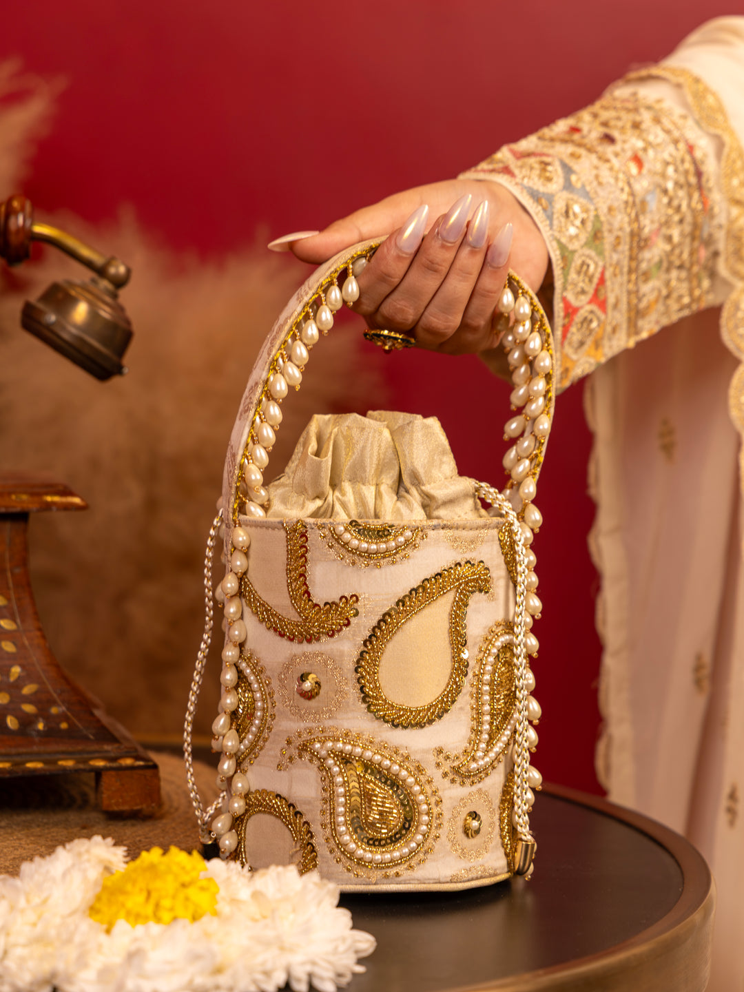 Mehraz Bucket Bag - Off white
