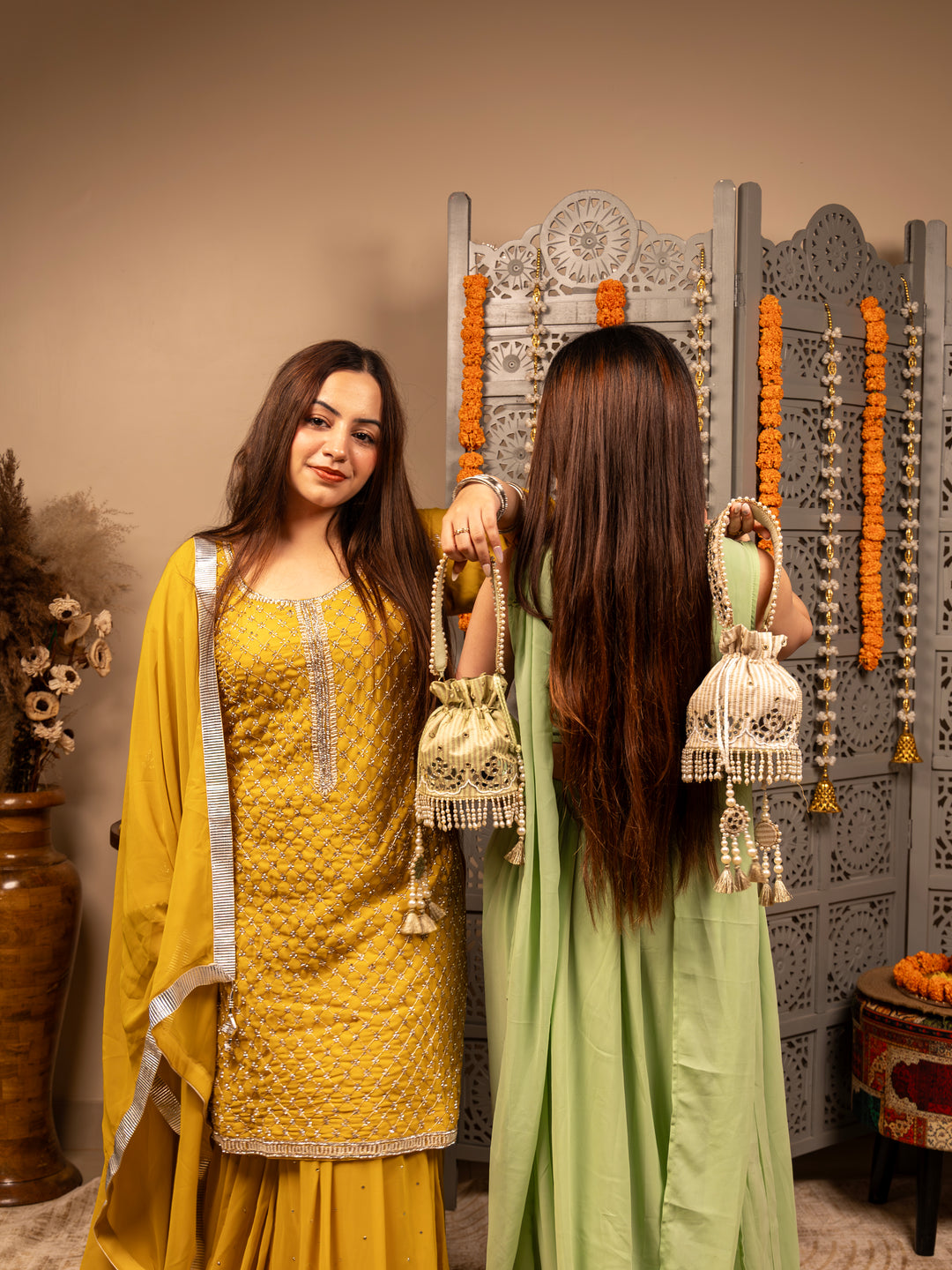 Aaina potli Bag - Off white